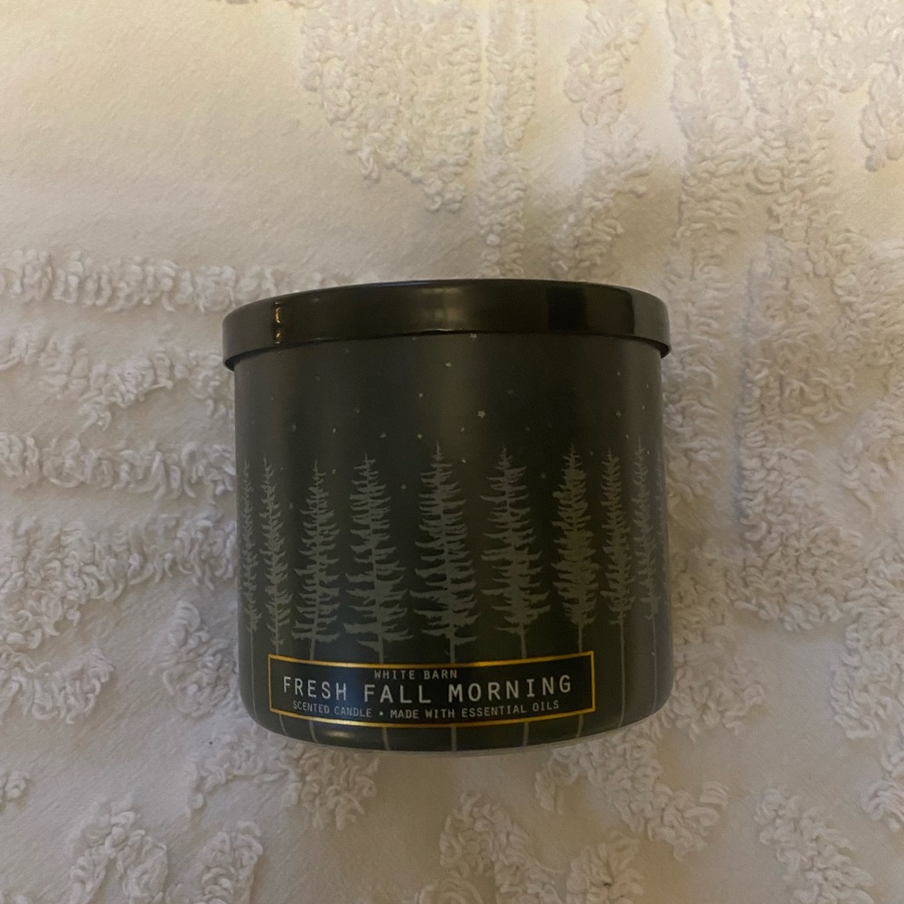 Bath and body candle// white barn// Fresh fall morning